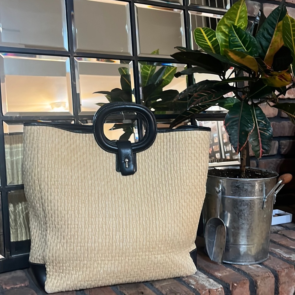 Very smart tote bag